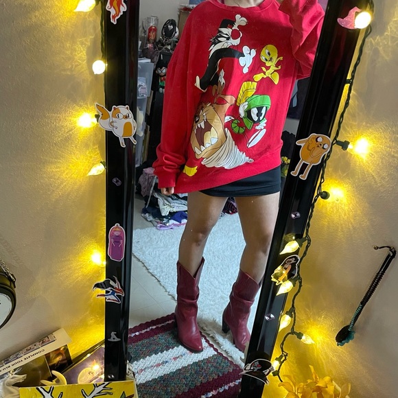Vintage Y2k Looney Tunes characters red crewneck sweater - Picture 13 of 16